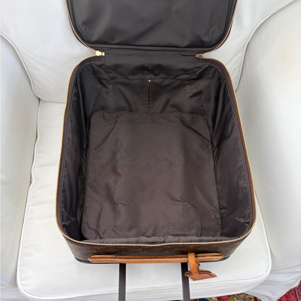Louis Vuitton Brown Monogram Travel Bag - Picture 4 of 9